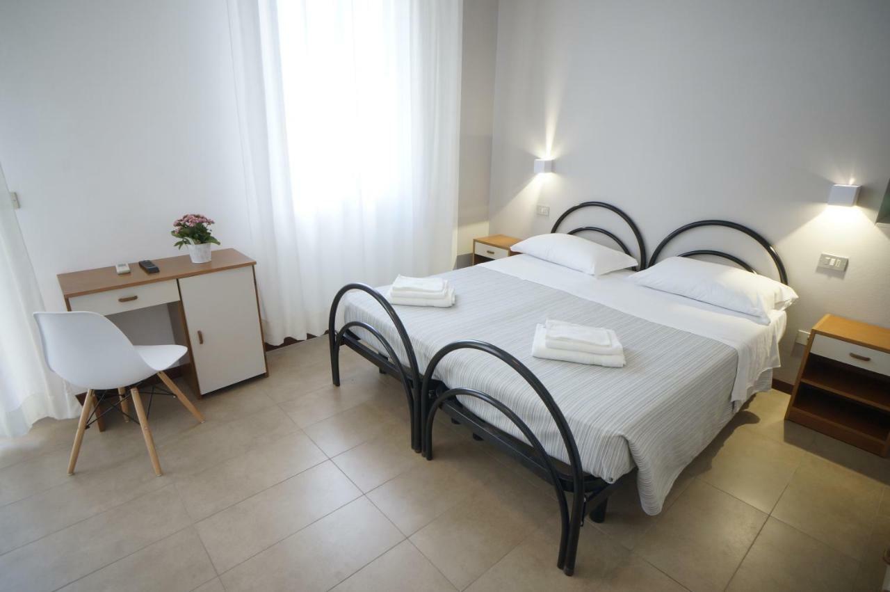 Hotel Mon Pays Rimini Extérieur photo